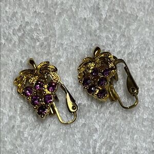 Avon Gold Tone and‎ Purple Rhinestone Grape Cluster Clip Earrings